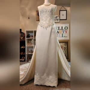 Elegant Ivory Lace Mermaid Halter Wedding Gown